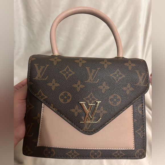 FAKE-Knock off Louis Vuitton Purse - Picture 4 of 6